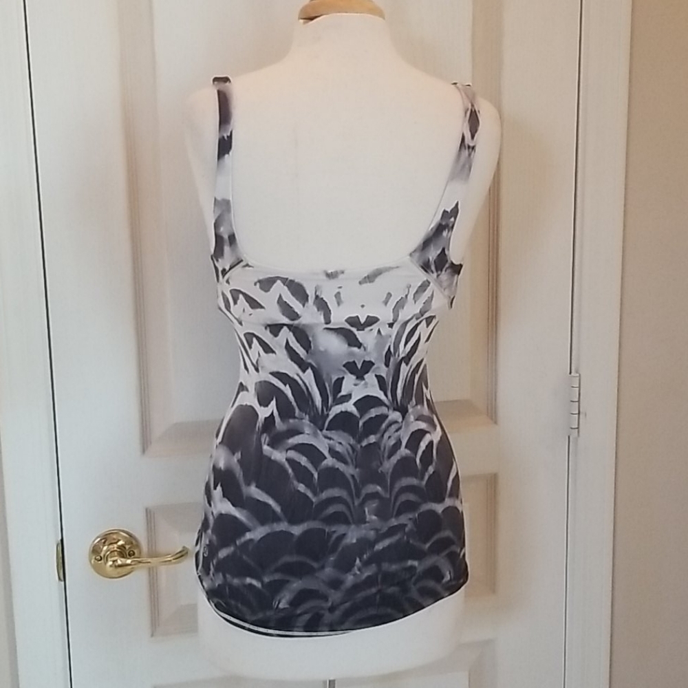 Lululemon Tank - Picture 3 of 5